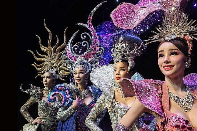 Alcazar Cabaret Show Pattaya V.I.P Ticket - The VIP Photo with Performers: What You Should Expect