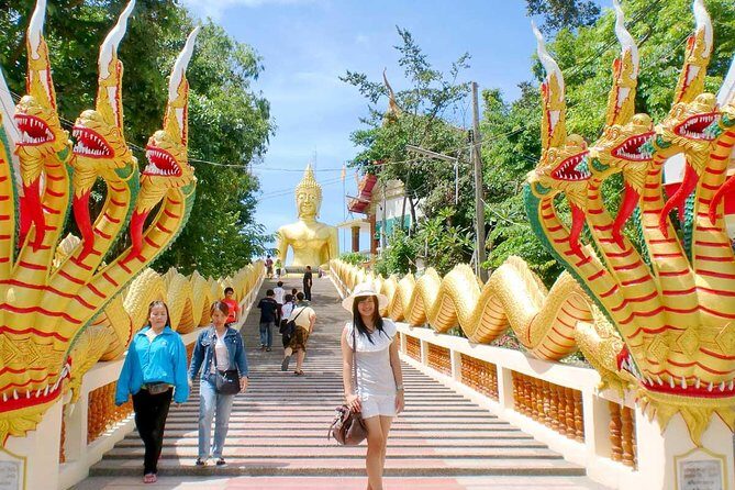 Pattaya Viewpoint, Big Buddha & Floating Market with Lunch - Gems Gallery: the guided gem story (and a surprisingly fun stop)